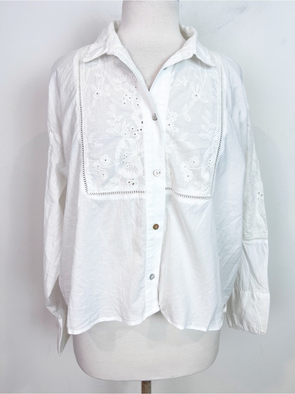 ZARA WHITE BUTTON FRONT LONG SLEEVE FLORAL EYELET BLOUSE WOMENS SZ XL